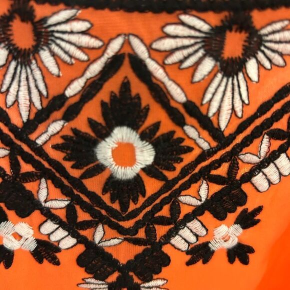 Coral Pink embroidered crop tank - Picture 2 of 5